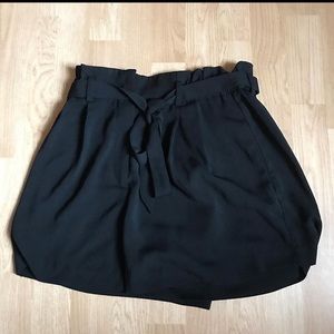 H&M Pleated black tie shorts Size 8